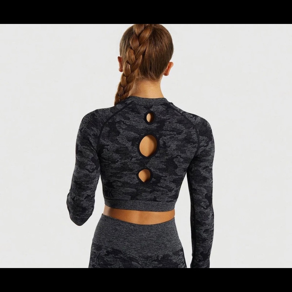 GYMSHARK CAMO SEAMLESS LONG SLEEVE CROP TOP